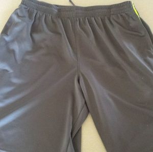 Men's Under Armour Basketball Shorts, size XL.
